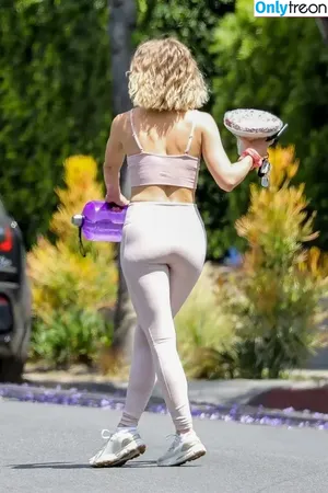 Julianne Hough / juleshough nude photo #1547