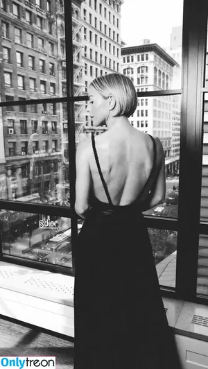 Julianne Hough / juleshough nude photo #1617
