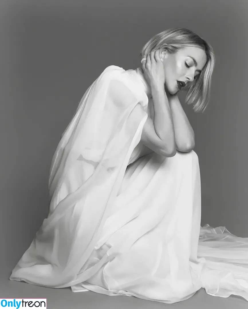 Julianne Hough nude photo #1087 (juleshough)
