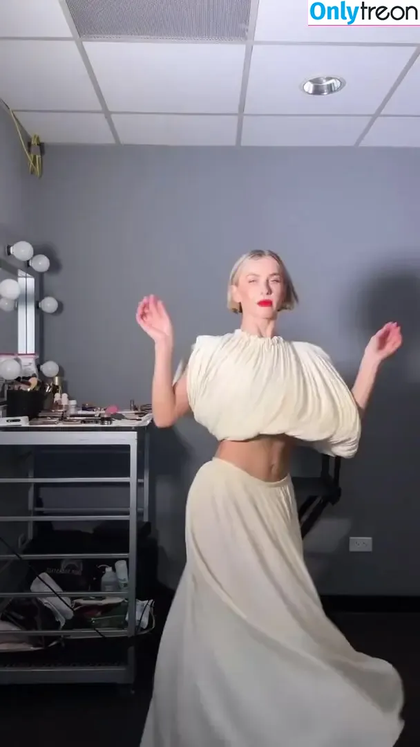 Julianne Hough nude photo #1167 (juleshough)