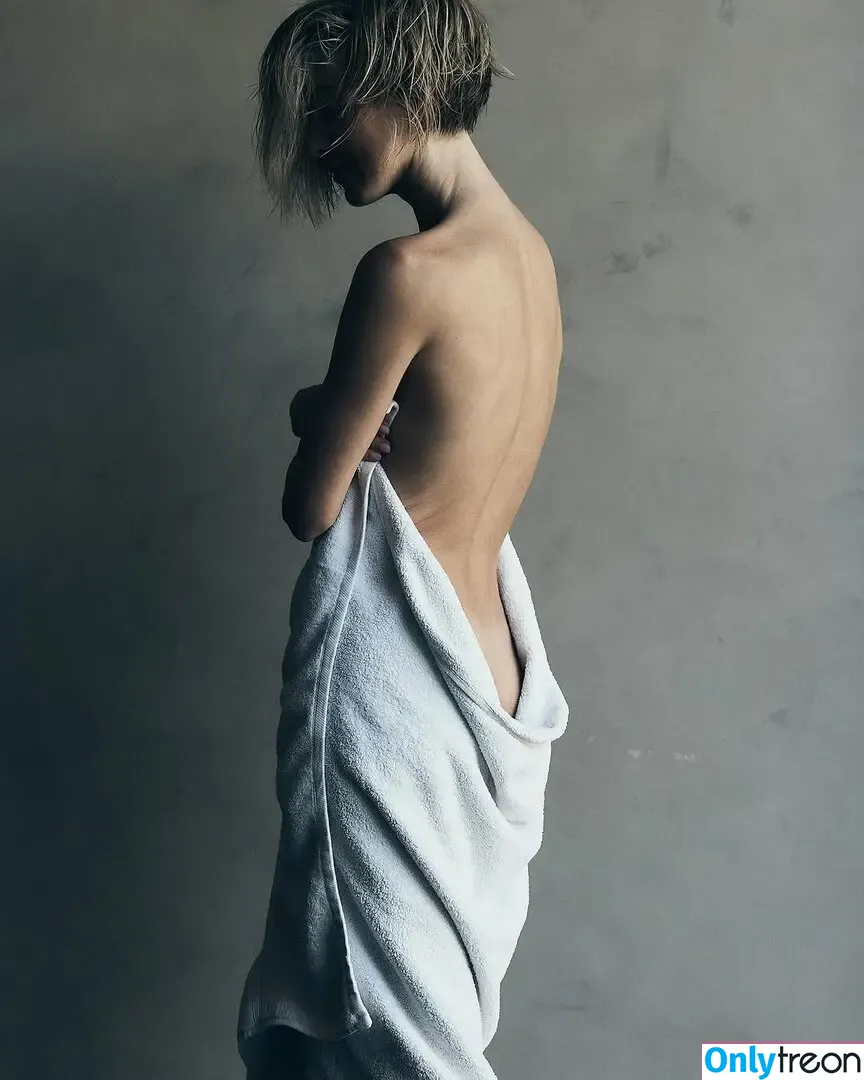 Julianne Hough nude photo #1214 (juleshough)