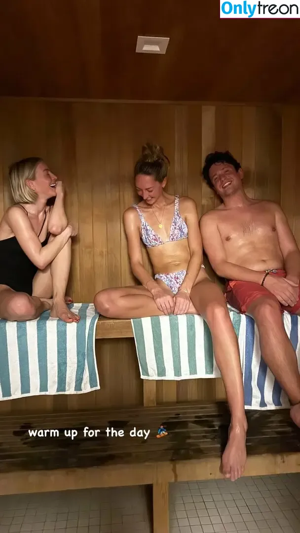 Julianne Hough nude photo #1235 (juleshough)