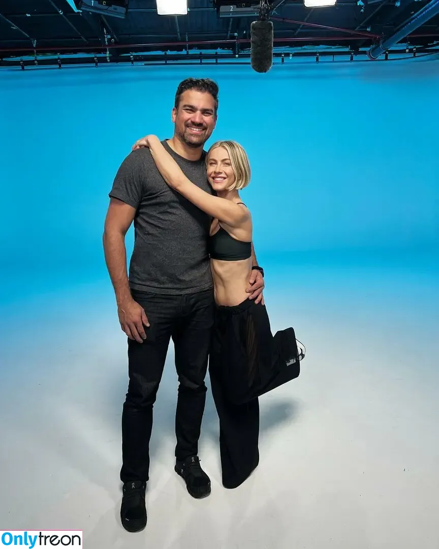 Julianne Hough nude photo #1288 (juleshough)