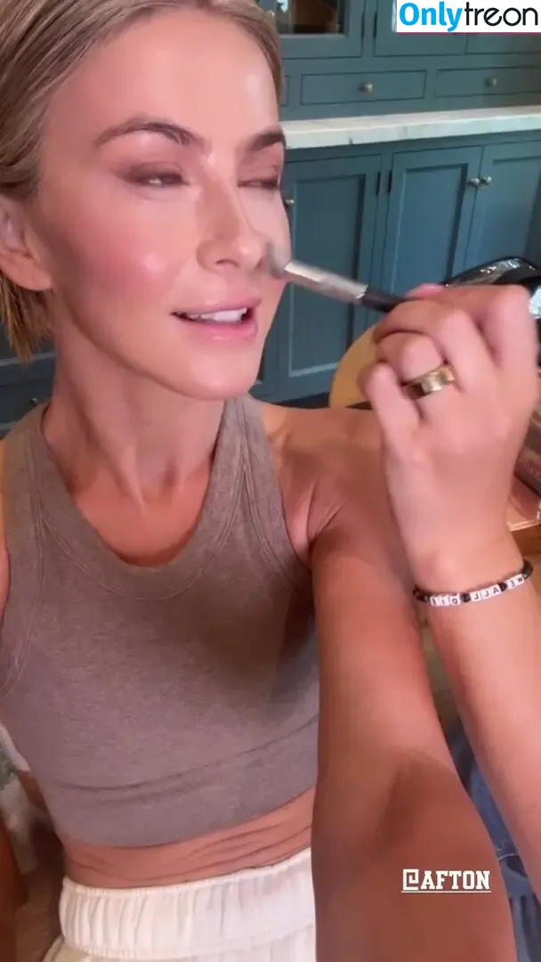 Julianne Hough nude photo #1555 (juleshough)