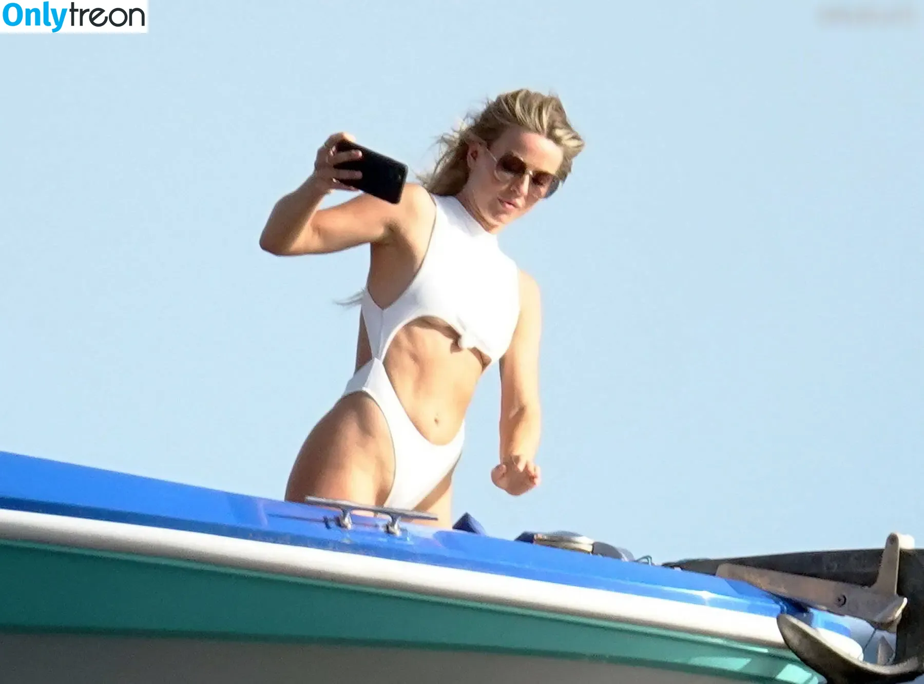 Julianne Hough nude photo #1638 (juleshough)