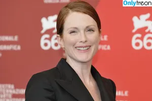 Julianne Moore / juliannemoore nude photo #0167
