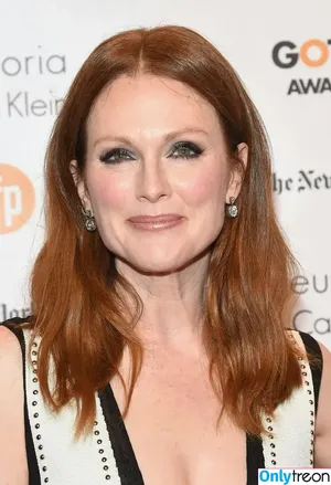 Julianne Moore / juliannemoore nude photo #0176