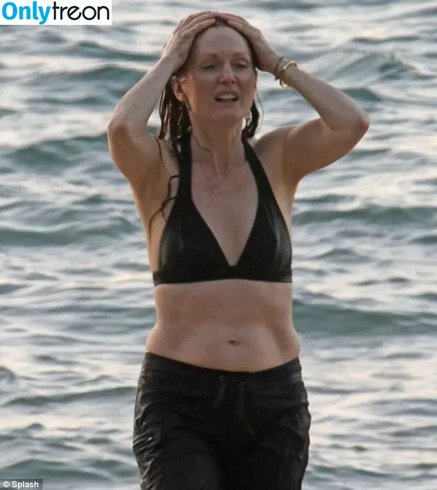 Julianne Moore nude photo #0154 (juliannemoore)