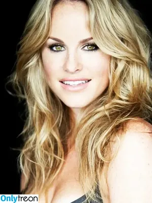 Julie Berman / itsjulieberman nude photo #0004