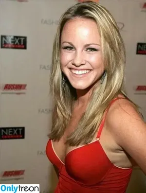 Julie Berman / itsjulieberman nude photo #0010