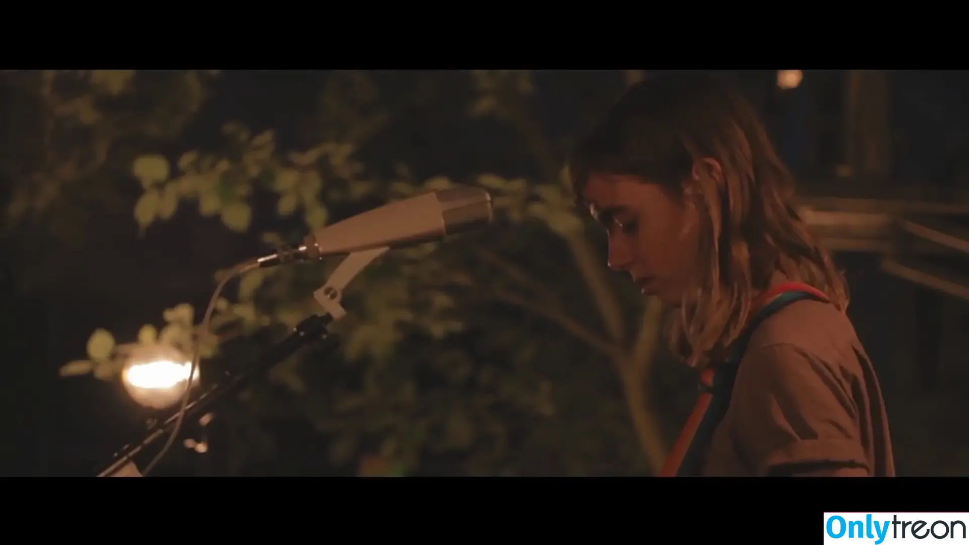 Julien Baker nude photo #0001 (julienrbaker)