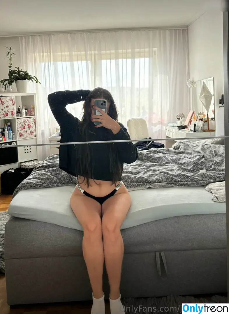 julinaa.may nude photo #0030 (julinaa.may)