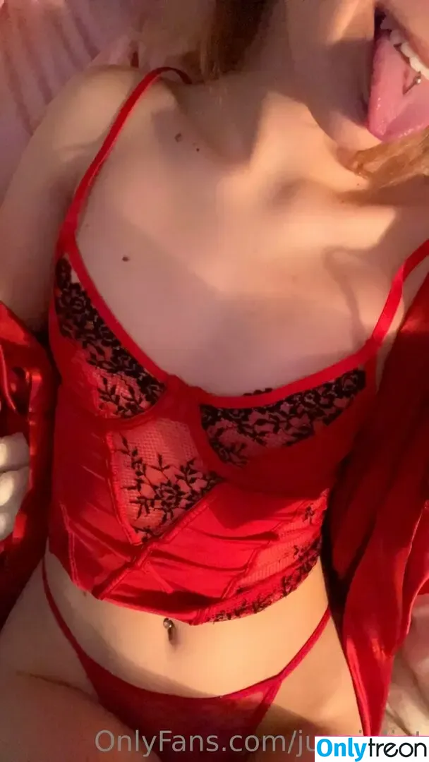 junejuliet nude photo #0007 (junez_juliet)