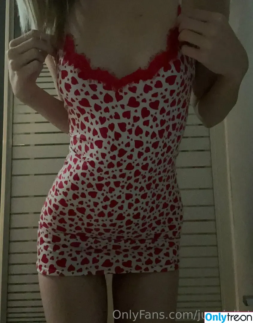 junejuliet nude photo #0021 (junez_juliet)