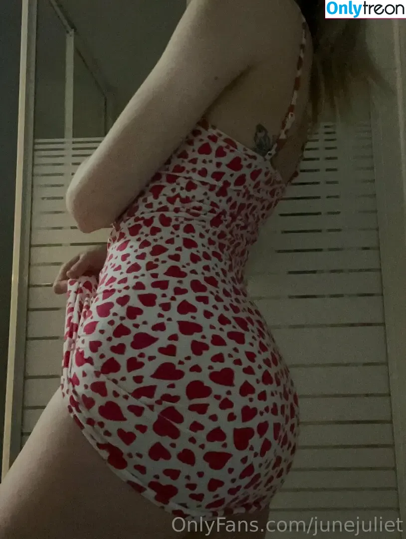 junejuliet nude photo #0023 (junez_juliet)