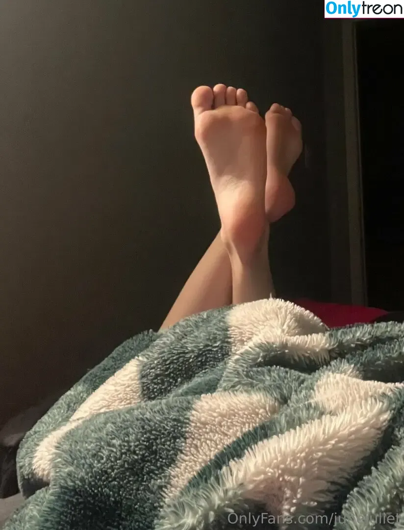 junejuliet nude photo #0057 (junez_juliet)