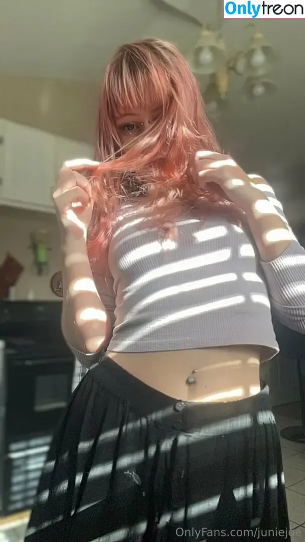 juniejoe nude photo #0004 (juniejoejoe)