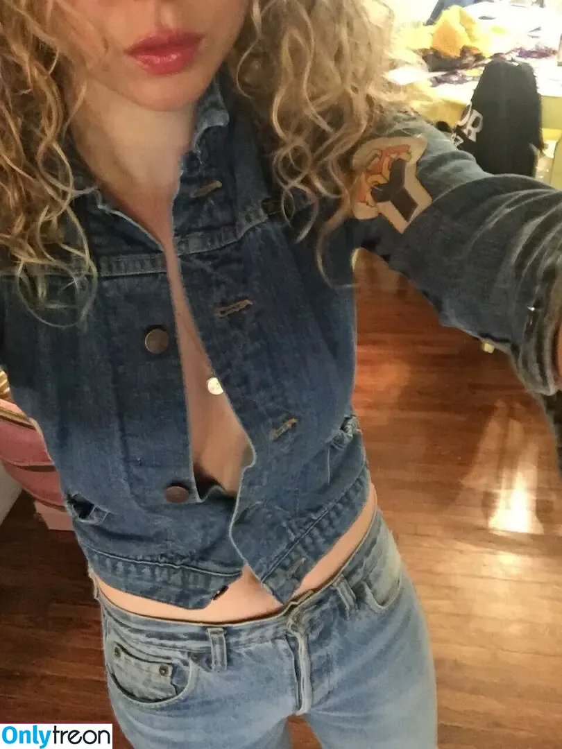 Juno Temple nude photo #0232 (junotemple)