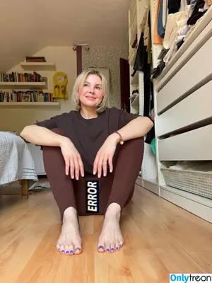 justmariisfeetofficial / Mariis / justmariisfeet nude photo #0013