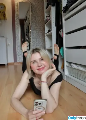 justmariisfeetofficial / Mariis / justmariisfeet nude photo #0019