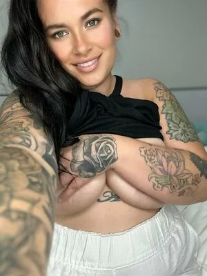 justyouraveragemum_x / oitslicious nude photo #0161