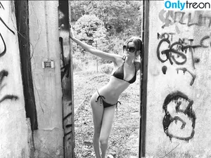 Jxsephin333 nude photo #0017