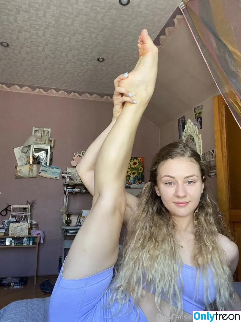 k.flexiblefeet nude photo #0015 (kseniafeet)