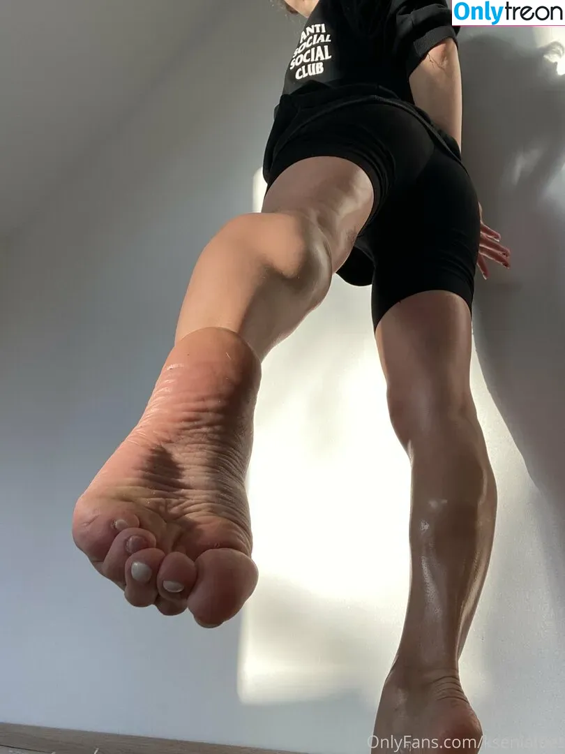 k.flexiblefeet nude photo #0121 (kseniafeet)