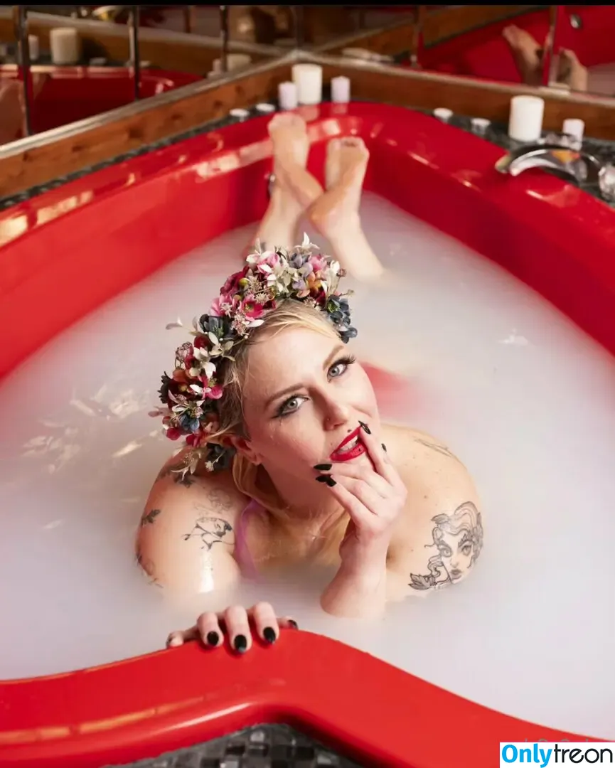 k8r0cks nude photo #0016 (k8r0cks)