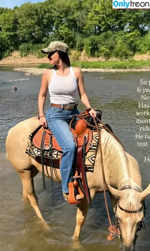Kacey Musgraves / heavenlyyhazel / spaceykacey nude photo #0362