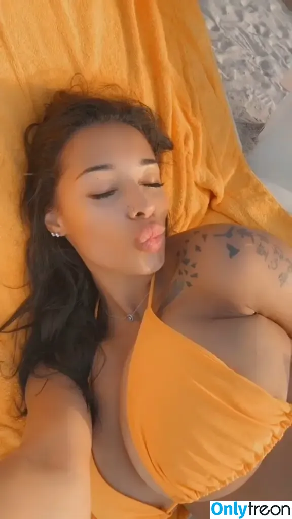 Kadelle Samuals nude photo #0014 (Kadellesamuals_)