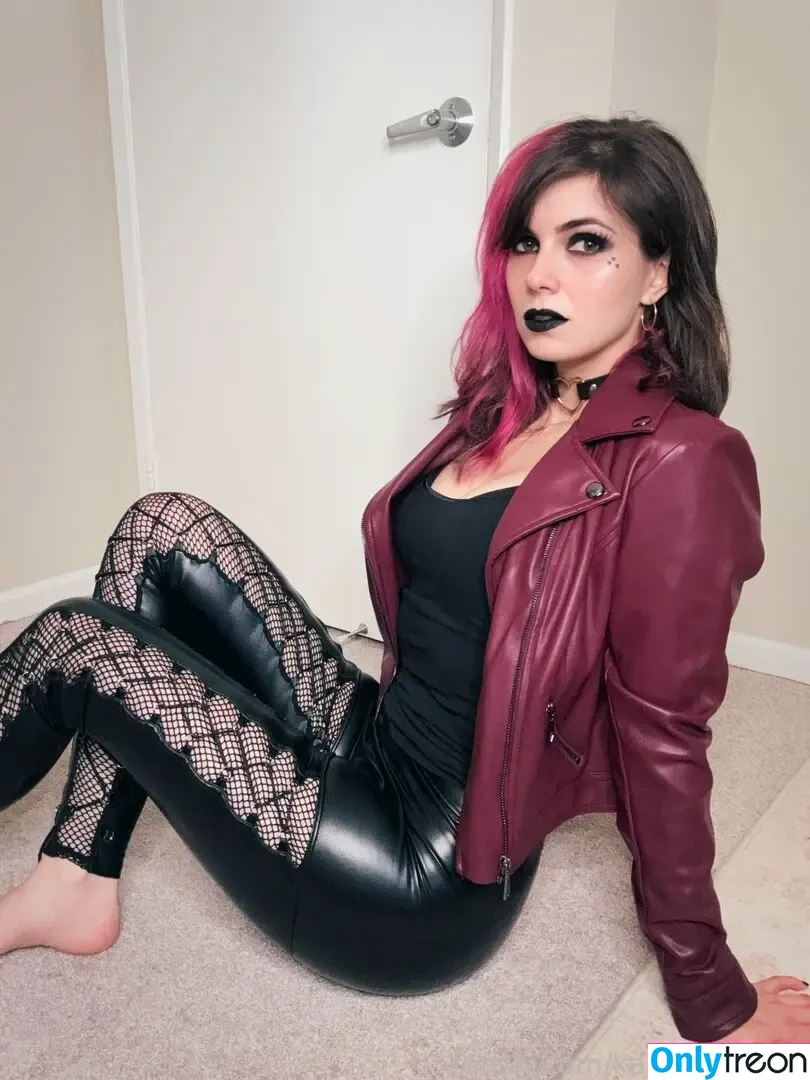 Kaitlin Witcher nude photo #1187 (kaitlinwitcher / piddleass)