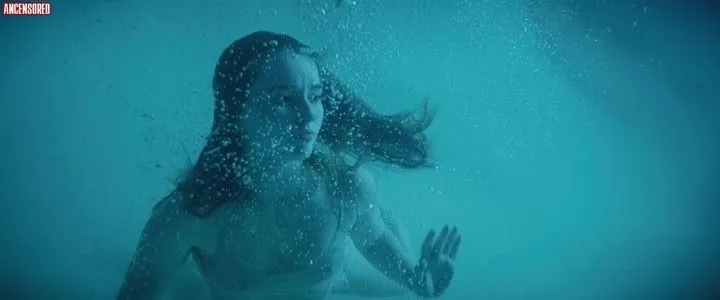 Kaitlyn Dever / KaitlynDever nude photo #0018