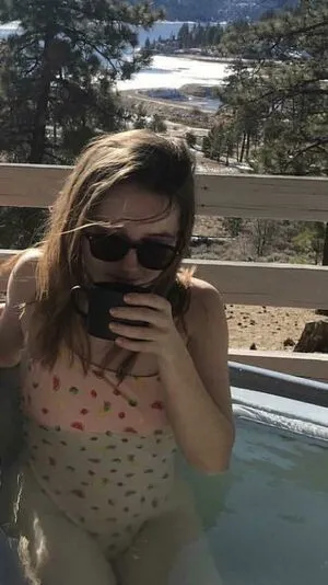 Kaitlyn Dever / KaitlynDever nude photo #0031