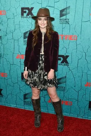 Kaitlyn Dever / KaitlynDever nude photo #0070