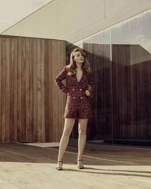 Kaitlyn Dever / KaitlynDever nude photo #0085