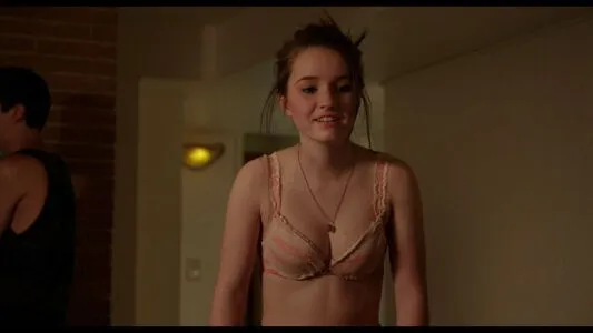 Kaitlyn Dever / KaitlynDever nude photo #0117