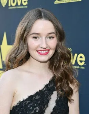 Kaitlyn Dever / KaitlynDever nude photo #0129