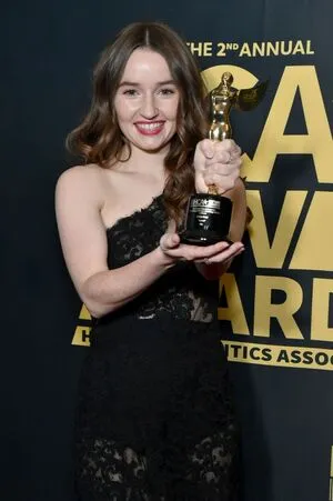 Kaitlyn Dever / KaitlynDever nude photo #0139