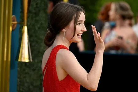 Kaitlyn Dever / KaitlynDever nude photo #0145
