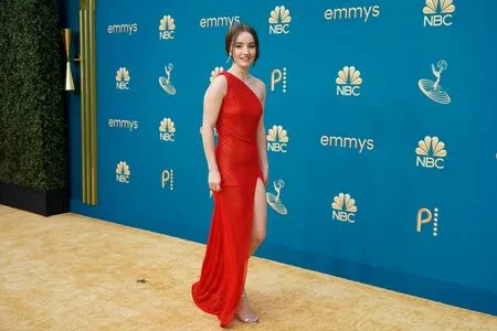 Kaitlyn Dever / KaitlynDever nude photo #0153