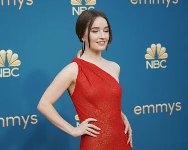 Kaitlyn Dever / KaitlynDever nude photo #0156