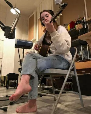 Kaitlyn Dever / KaitlynDever nude photo #0187