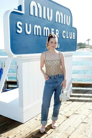 Kaitlyn Dever / KaitlynDever nude photo #0191