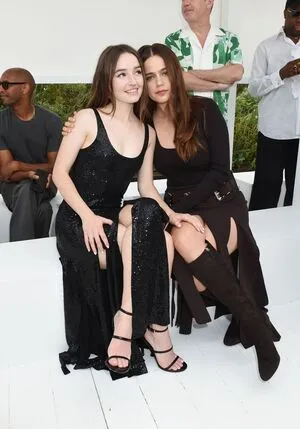 Kaitlyn Dever / KaitlynDever nude photo #0218