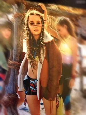 Kaitlyn Dever / KaitlynDever nude photo #0258