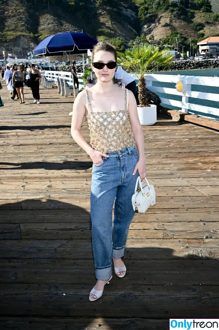 Kaitlyn Dever nude photo #0192 (KaitlynDever)