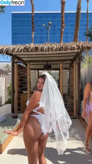 Kalani Hilliker / kalanihilliker nude photo #0686