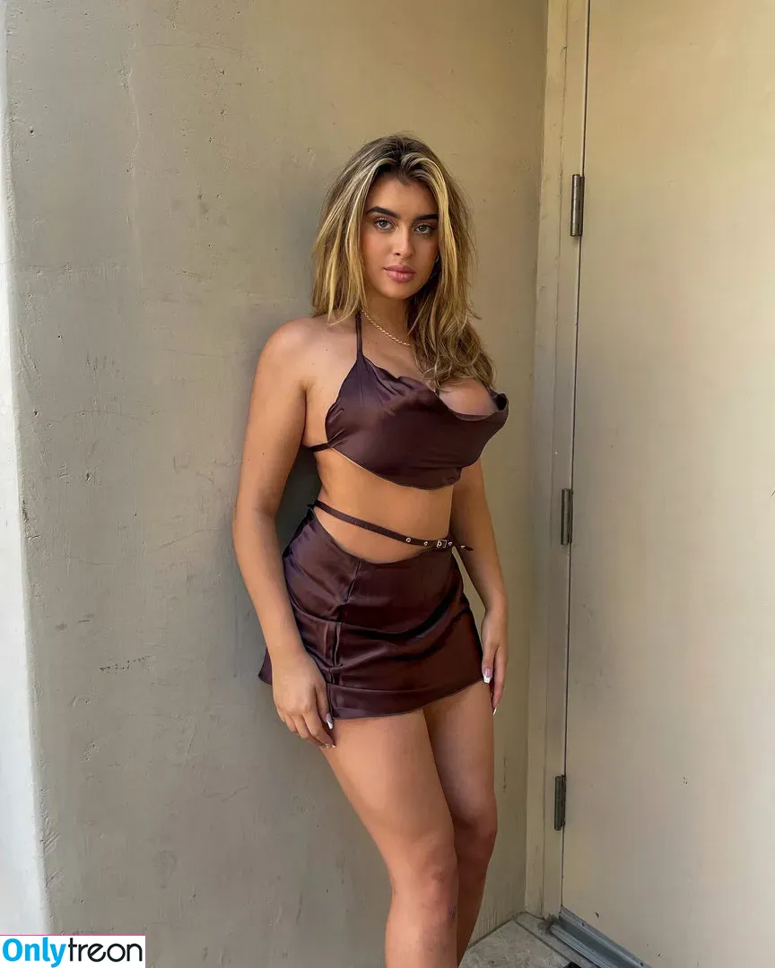 Kalani Hilliker nude photo #0005 (kalanihilliker)