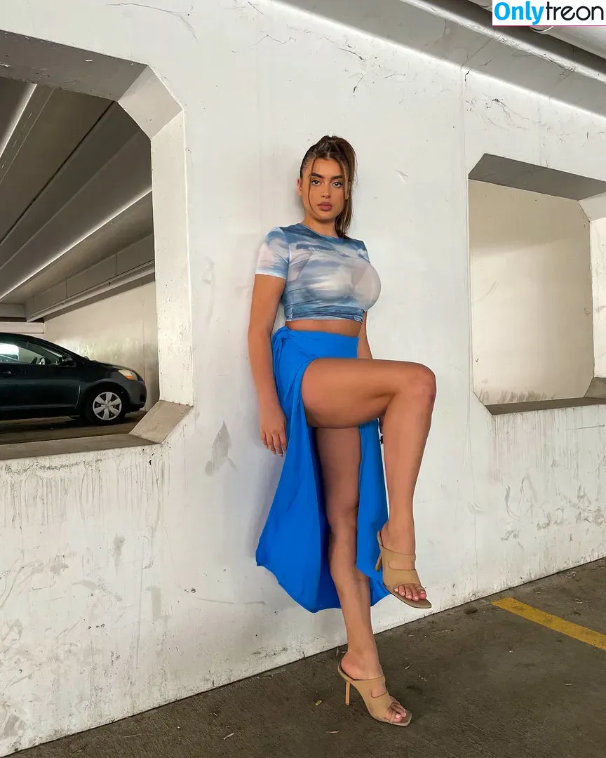 Kalani Hilliker nude photo #0006 (kalanihilliker)
